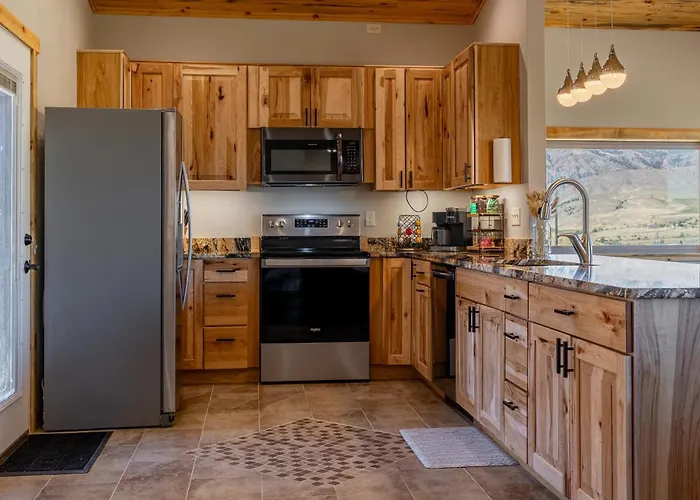 The Yellowstone- Soak In Panoramic Views, Wapiti Cabin, Dogs Ok *
