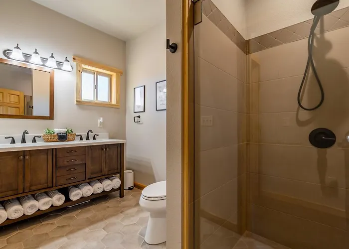 The Yellowstone- Soak In Panoramic Views, Wapiti Cabin, Dogs Ok Cody