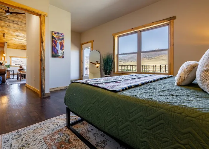 The Yellowstone- Soak In Panoramic Views, Wapiti Cabin, Dogs Ok