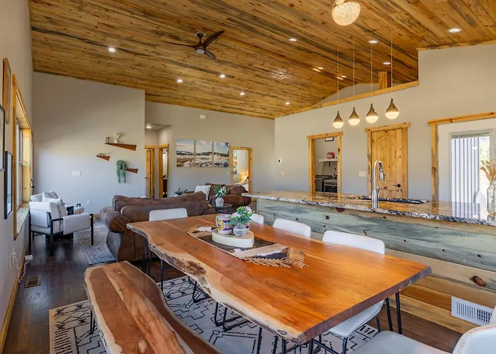 Сasa de vacaciones The Yellowstone- Soak In Panoramic Views, Wapiti Cabin, Dogs Ok